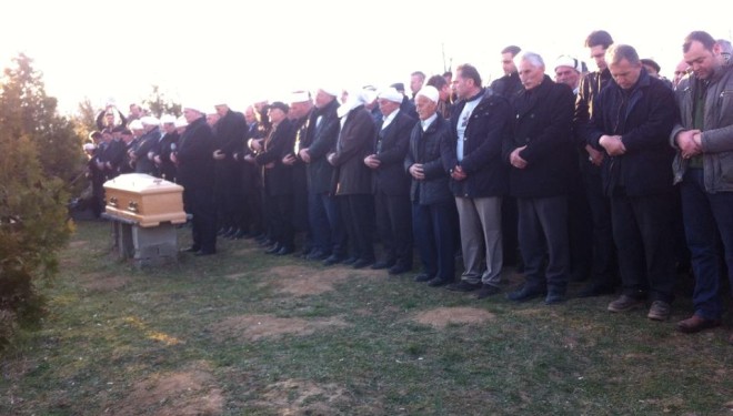 Mijëra njerëz në varrimin e Artan Dreshaj (Foto)