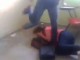 Rreh mësuesen barbarisht në klasë se i shkonte me burrin [VIDEO]