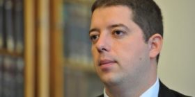 Gjuriq: Çollaku nuk e din atë që e dijnë edhe baritë e Kosovës