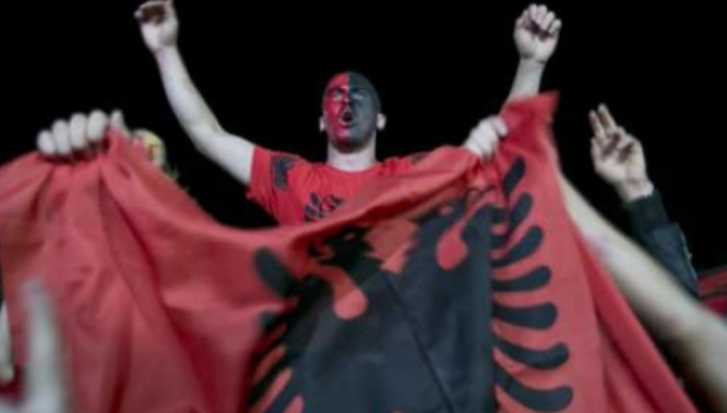 Armenët: Nuk e djegim flamurin kuqezi!