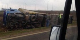 Aksident në autostradë, rrokulliset një maune (FOTO)