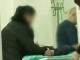 24-vjeçarja ia kafshon penisin burrit të mikeshës, tentoi të bënte seks me forcë (foto)