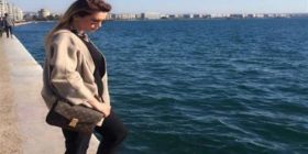 Leonora Jakupi, “lodhet” duke pritur! (Foto)
