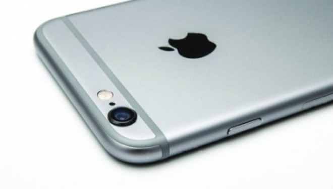 “Apple” paralajmëron tre “iPhone” këtë vit?