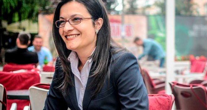 Valdete Bajrami godet Isa Mustafën: Si u bëre me ata që e kapën shtetin?