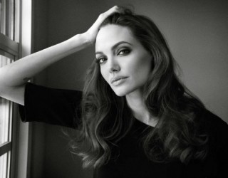 Angelina Jolie, konvertohet në fenë Islame? (FOTO)