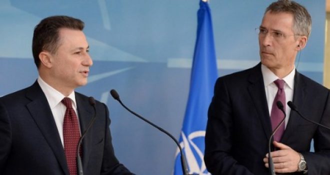 Gazetarja maqedonase ‘bombardon’ Gruevskin para Sekretarit Gjeneral të NATO-s