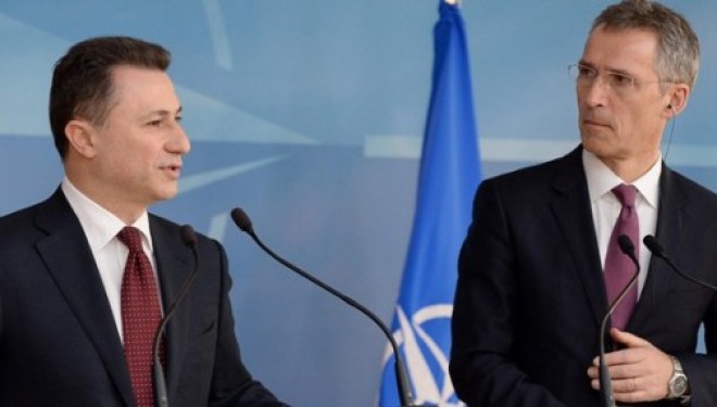 Gazetarja maqedonase ‘bombardon’ Gruevskin para Sekretarit Gjeneral të NATO-s