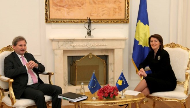 Komisionari Hahn në Kosovë, më 24 e 25 mars