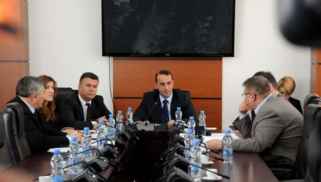 Procedohet në Kuvend Projektligji që ndalon pjesëmarrjen në luftëra të jashtme