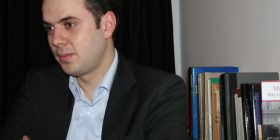 Lumir Abdixhiku: Sot në protestë pati zaptues e nënshkrues të kontratave korruptive