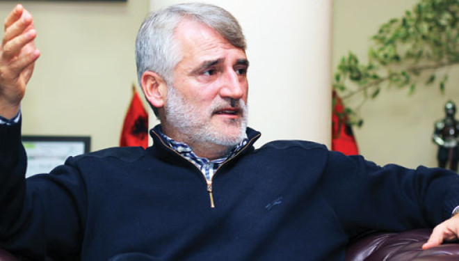 Thaçi “shpëtimtar” i Maqedonisë