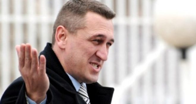 Rasic: Nisma për rrugë absurde. Dorë ka Beogradi