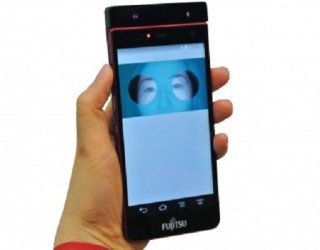 Telefoni që aktivizohet me sy Fujitsu pretendon se ka zbuluar një mënyrë më të mirë për të aktivizuar telefonin inteligjent