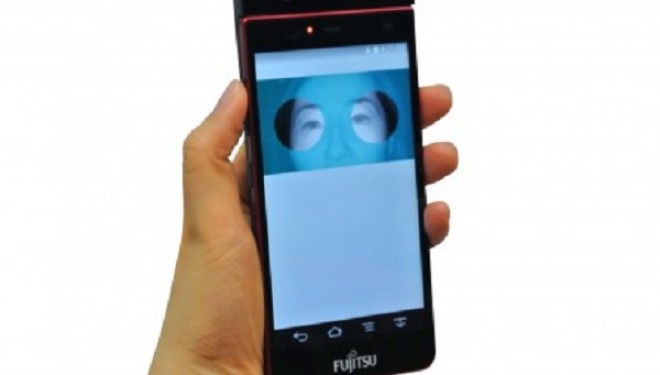 Telefoni që aktivizohet me sy Fujitsu pretendon se ka zbuluar një mënyrë më të mirë për të aktivizuar telefonin inteligjent