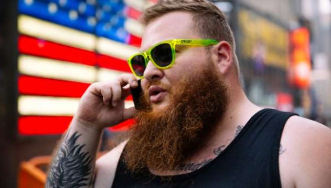 Shqiptari Action Bronson provon pornografinë përmes realitetit virtual (Video +18)