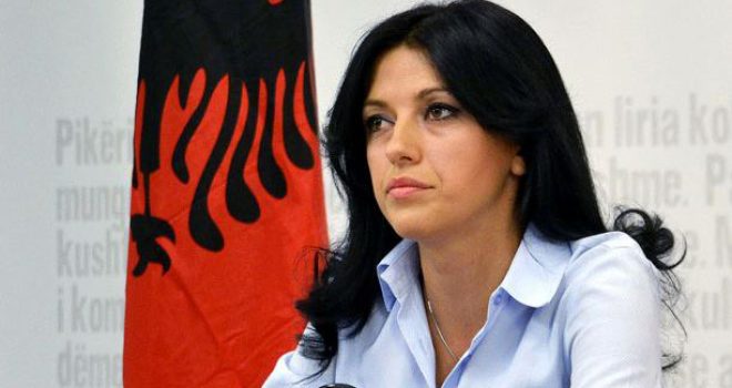Albulena Haxhiu: Enver Hasani është njeri i ulët