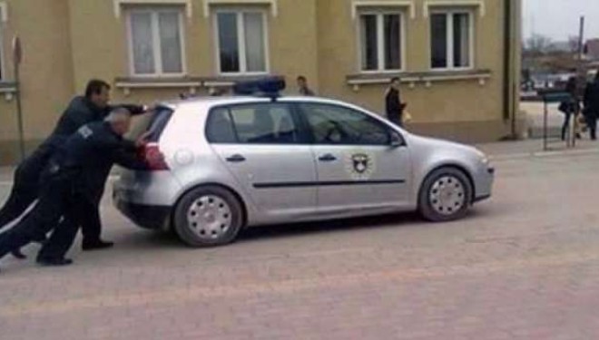 FOTOLAJM | Policët e Prizrenit në hall