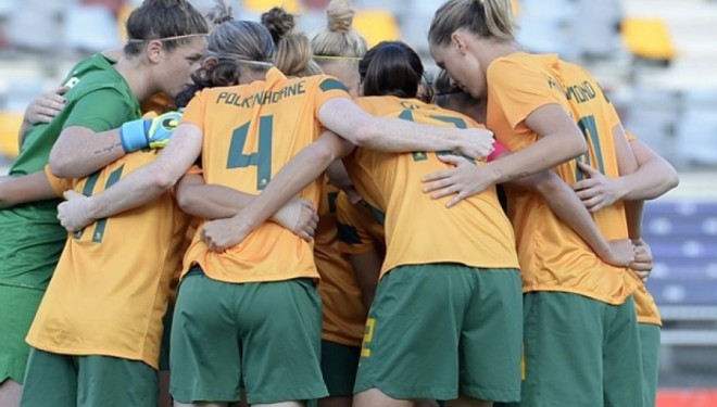 I ngucin futbollistet e Australisë (FOTO)