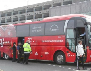 Autobusi i Bayernit mbetet pa benzinë (Foto)