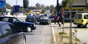 Rrugët e Gjakovës nuk i zgjeron asnjë Qeveri