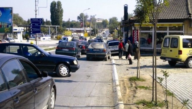Rrugët e Gjakovës nuk i zgjeron asnjë Qeveri