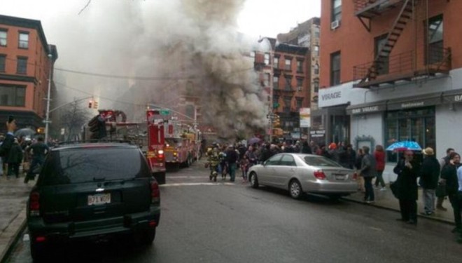 Rrëzohet një ndërtesë në New York (Foto)