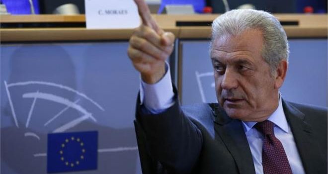 Avramopoulos premton liberalizimin pasi të luftohet korrupsioni dhe ndalet migrimi