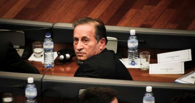 Cila është politika dhe cila është vlera