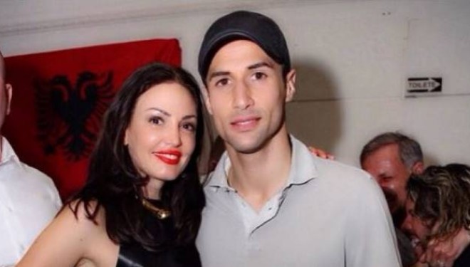 Bleona e buzëqeshur për krah Lorik Canës (Foto)