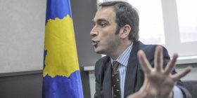 Stavileci: I kryej me përgjegjësi funksionet publike, jetoj me familjen time (FOTO)