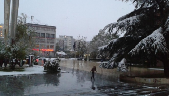 Rrugët e Prishtinës me gropa (FOTO)