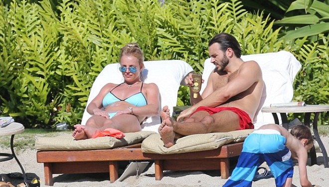 Prova se Britney Spears është drejt martesës