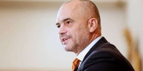 Edi Rama me rrëfim ekskluziv: si i disenjova fanellat e Kombëtares! (VIDEO)