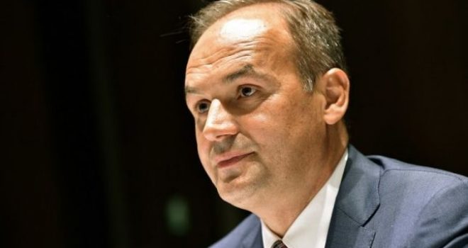 Enver Hoxhaj: BE ka vonuar liberalizimin e vizave për Kosovën