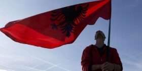 Opozita shqiptare kërkon dorëheqjen e kryetarit të parlamentit
