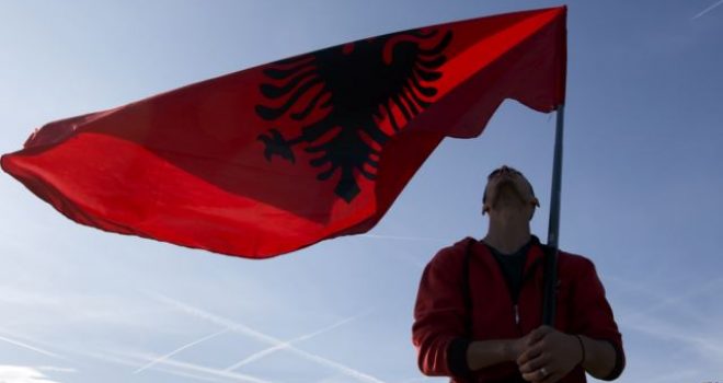 Opozita shqiptare kërkon dorëheqjen e kryetarit të parlamentit