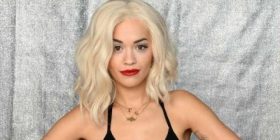 Rita Ora e veshur deri në fyt (Foto)