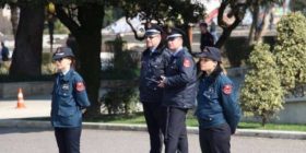 Protesta në Shqipëri: Në mesin e protestuesve ka të armatosur