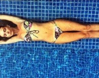 Liberta ‘chill’ në vaskën me shkumë (Foto)