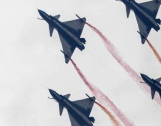 Kina dërgon avionët luftarakë në kufirin me Mianmarin