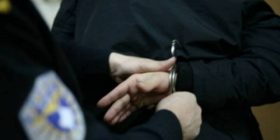 Dy të arrestuar, pasi e detyrojnë një femër të kryej marrëdhënie seksuale