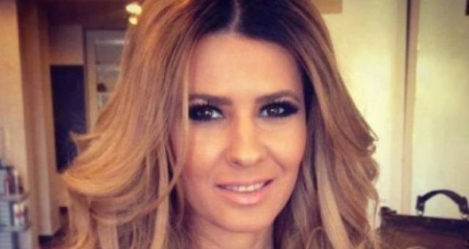 Kaltrina, ‘selfie’ me djalin në gjoks (Foto)