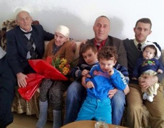 Haradinaj: Nëna Fatime, 109 vjeçe, personifikon nënën dhe sakrificën, jetën dhe familjen