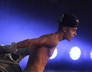 Bieber ankohet për jetën si VIP (Foto)