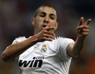 Benzema “ngrin” Arsenalin, Wenger dorëzohet