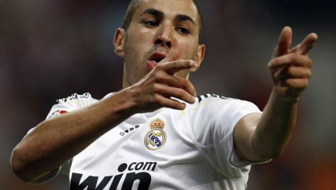 Benzema “ngrin” Arsenalin, Wenger dorëzohet