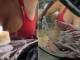 Dëshironi që kjo femër seksi t’jua lajë makinën? (VIDEO)