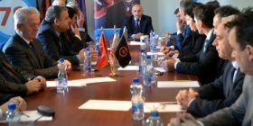 Isa Mustafa s’ndalet, vazhdon përplasjen dhe shantazhin ndaj të “rebeluarve”