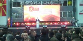 Opozita kërkon qeveri kalimtare, Gruevski refuzon